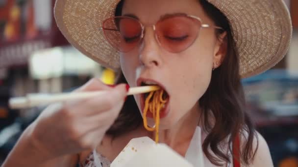 Young Girl Eating Chinese Noodles Outdoors Close — Stock Video