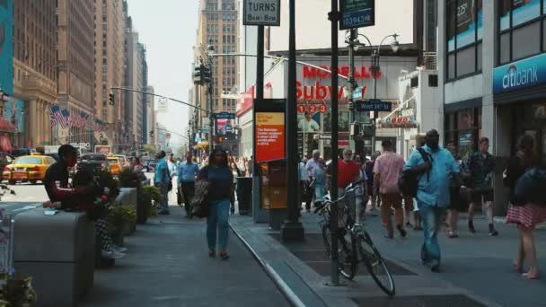 Gente Calle Ciudad Nueva York — Vídeos de Stock