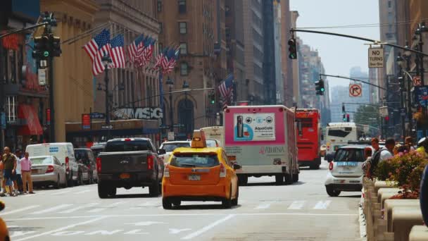 Straßenverkehr New York City — Stockvideo