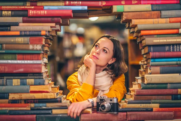Young photographer in a famous place — Stock Photo, Image
