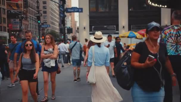 Young Girl Street Manhattan New York — Stock Video