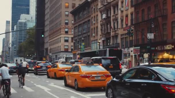 纽约市曼哈顿的道路交通 — 图库视频影像