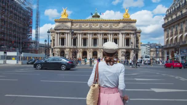 Junger Tourist Fotografiert Französisches Opernhaus Paris — Stockvideo