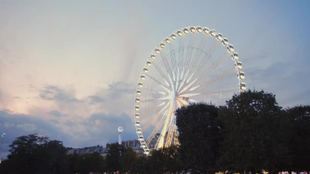 Ferris Wheel Στο Παρίσι Βράδυ — Αρχείο Βίντεο