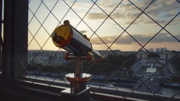 Távcső Egy Párizsi Kilátóplatformon — Stock videók