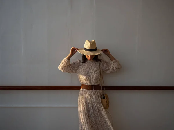 Young Woman Dress Hat Wall — Stock Photo, Image