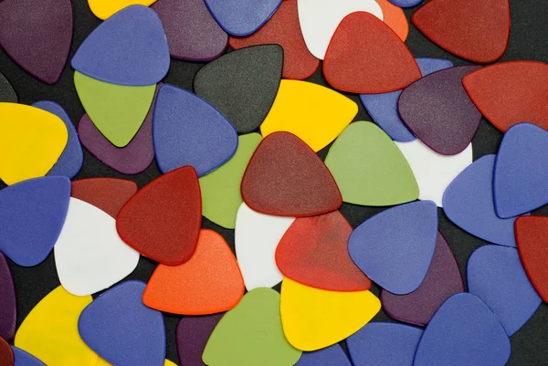 Ucuz gitar yığını alır