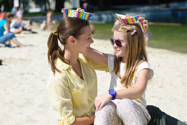 Little girl with mother joking on the beach — Stock Photo, Image