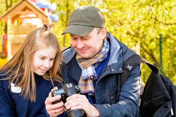 Fotograf otec a dcera — Stock fotografie