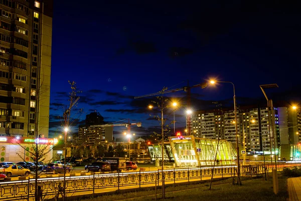 Niewyraźne lights poruszających się samochodów — Zdjęcie stockowe