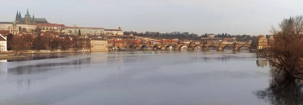 Puente de Río y Carlos — Foto de Stock