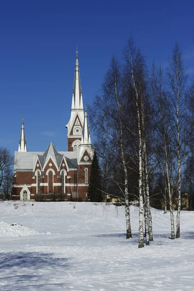 Lutherska kyrkan på neo-gotisk arkitektur i vinter, Joensuu, F — Stockfoto