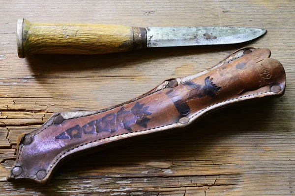Puukko ve kılıf geleneksel Fince bıçak — Stok fotoğraf