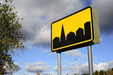 yol işareti yerleşim gökyüzü arka plan üzerinde