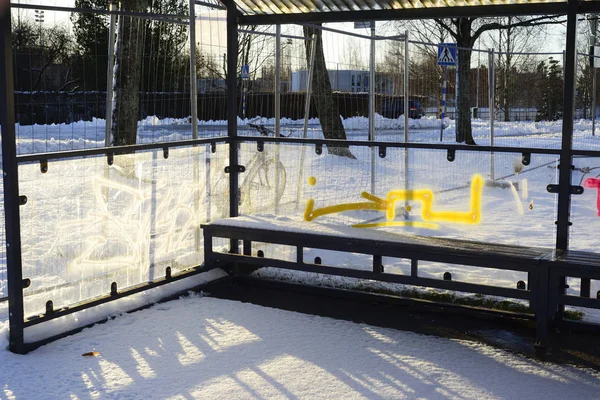 Una pequeña ciudad en Finlandia en un día helado — Foto de Stock