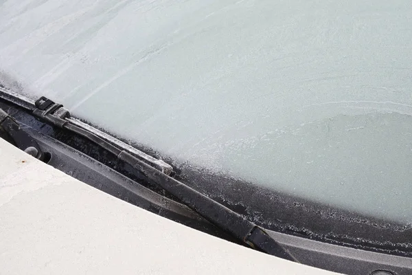 Frozen car windshield in winter — Stock Photo, Image