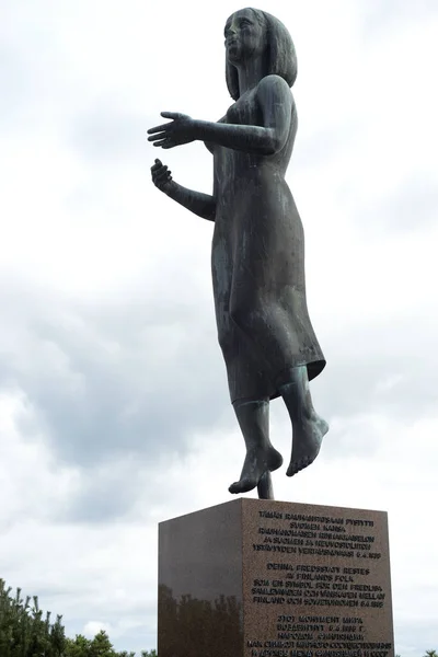 Helsinki, Finlândia, 17 de setembro de 2019: Estátua da Paz, 1968, au — Fotografia de Stock