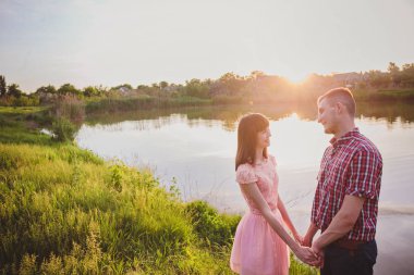 Mutlu çifte bir göl