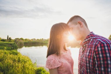 Mutlu çifte bir göl