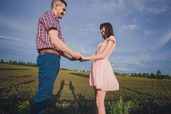 Pareja joven enamorada —  Fotos de Stock