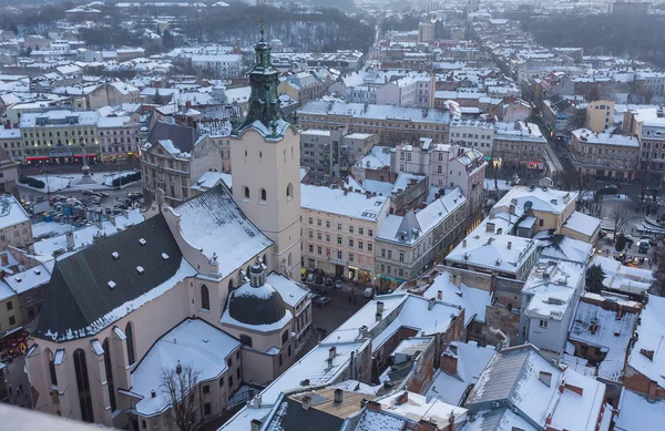 Взимку вид на центр міста у Львові. — стокове фото