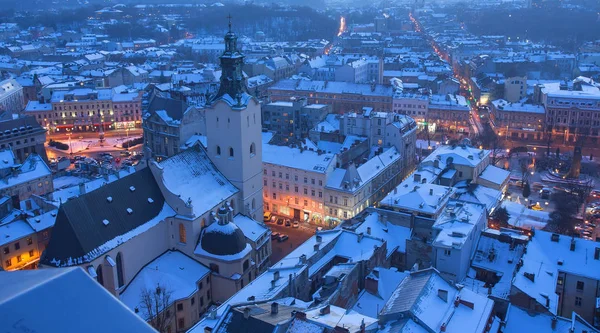 Χειμερινή άποψη σχετικά με το κέντρο της πόλης Λβιβ, Ουκρανία. — Φωτογραφία Αρχείου