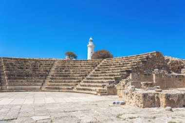 Odeon amfitiyatro ve deniz feneri. Paphos, Kıbrıs