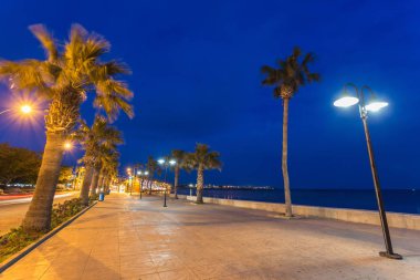 Şehrin alıntıları Pafos'deki deniz üzerinde göster.