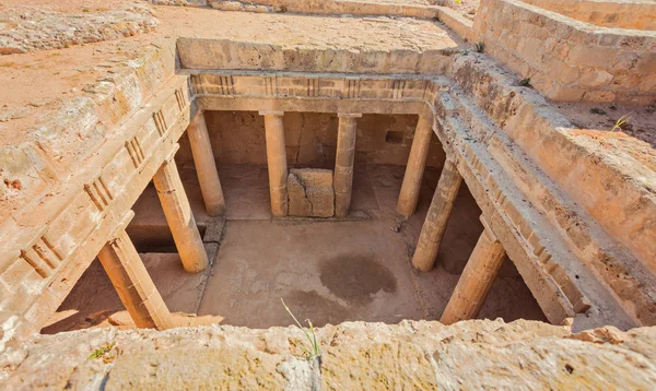 Αρχαίο νεκρικό θάλαμο στο το «τάφοι των Βασιλέων στην Πάφο, βρίσκονται σουπερμάρκετ, κατασ — Φωτογραφία Αρχείου