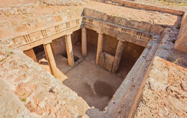 Αρχαίο νεκρικό θάλαμο στο το «τάφοι των Βασιλέων στην Πάφο, βρίσκονται σουπερμάρκετ, κατασ — Φωτογραφία Αρχείου