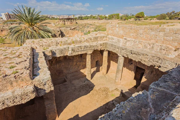 Antigua cámara de entierro en la 'Tumba de los Reyes en Pafos, Cypr — Foto de Stock