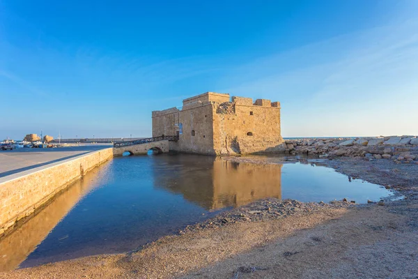 Pozdní odpoledne pohled na hrad Paphos, Kypr — Stock fotografie