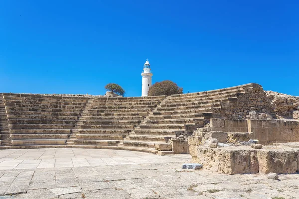 Anfiteatro Odeon y el faro. Paphos, Chipre — Foto de Stock