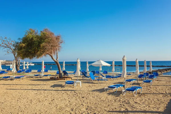 Солнечный день на курорте Пафос, Кипр — стоковое фото