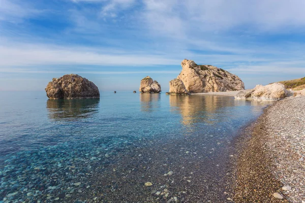 Aphrodite Beach güneşli bir günde. Kıbrıs. — Stok fotoğraf