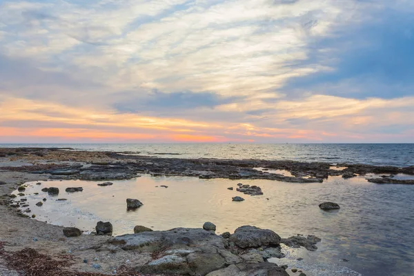 Vista sobre a beira-mar da cidade Paphos em Cyrpus . — Fotografia de Stock