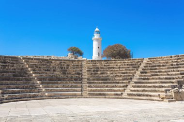 Odeon amfitiyatro ve deniz feneri. Paphos, Kıbrıs