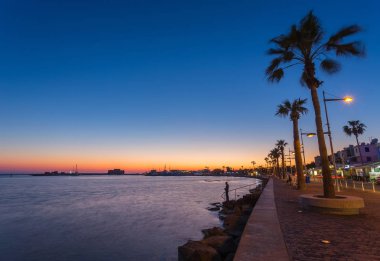 Şehrin alıntıları Pafos'deki deniz üzerinde göster.