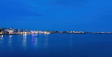 Şehrin alıntıları Pafos'deki deniz üzerinde göster.