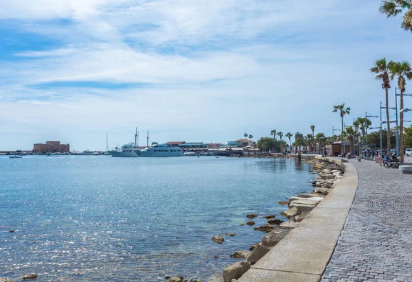 キプロスのパフォス港で堤防のビュー — ストック写真