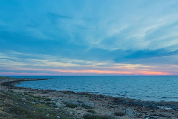 Uitzicht over de kust van de stad Paphos in Cyrpus. — Stockfoto