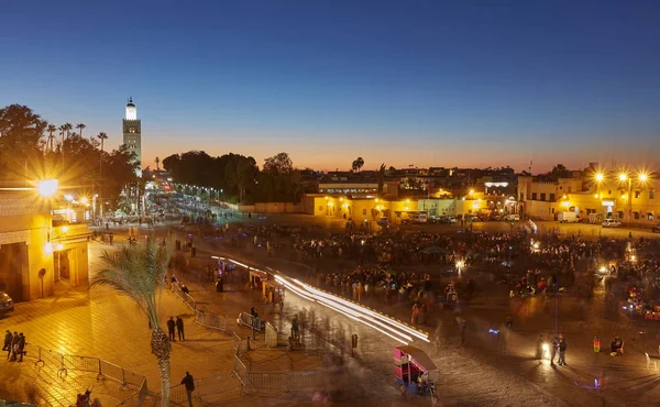 Vista su Djemaa el Fna, piazza e mercato di Marrakech — Foto Stock