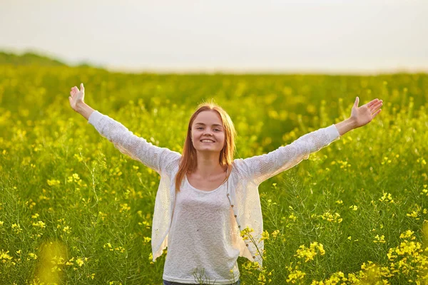 Girl at yellow rape seed meadow — Stock Photo, Image