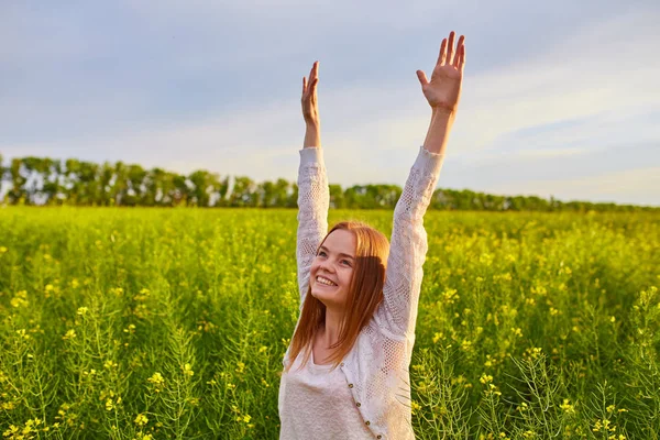 Girl at yellow rape seed meadow — Stock Photo, Image