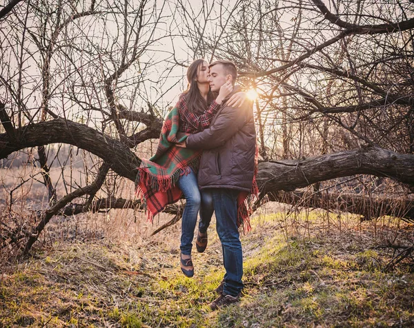 Pareja joven enamorada — Foto de Stock