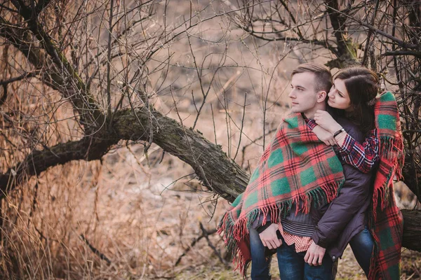 Pareja joven enamorada — Foto de Stock