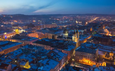 Kış görünümü üzerinde şehir merkezinde Lviv, Ukrayna.