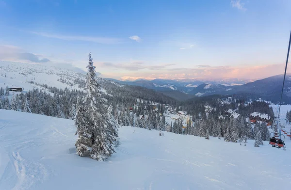 Fantástico paisaje de invierno por la noche — Foto de Stock