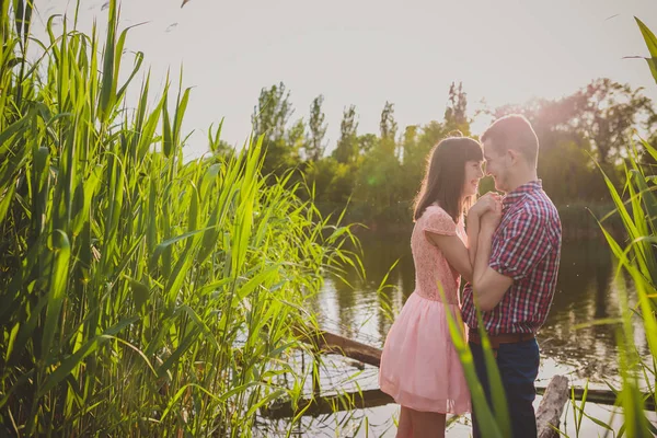 Mutlu çifte bir göl