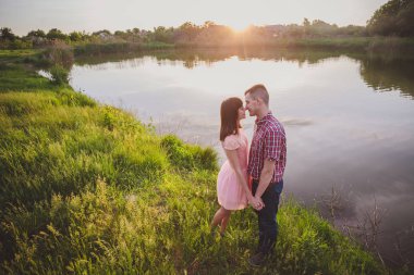 Mutlu çifte bir göl